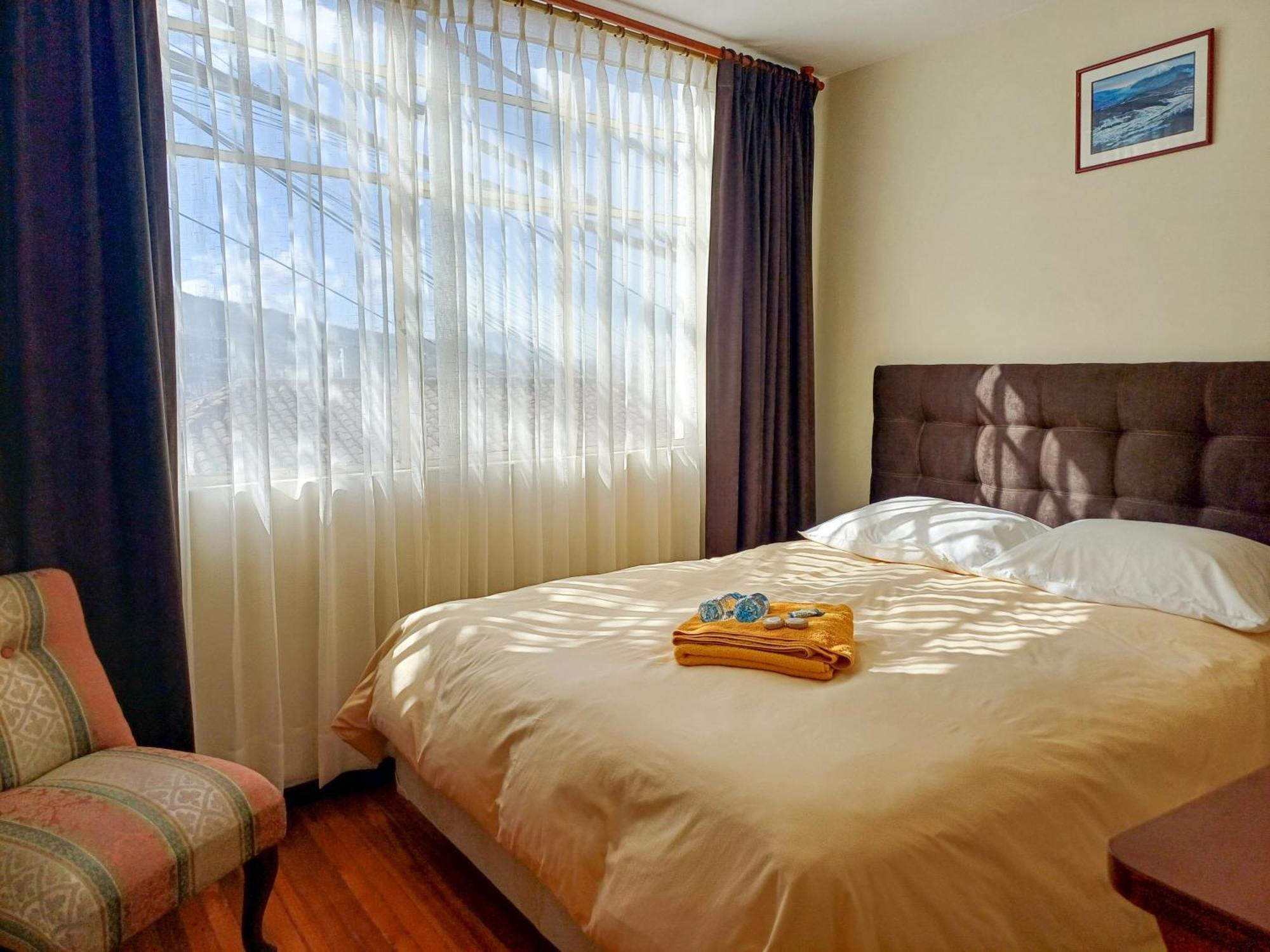 The Quito Guest House With Yellow Balconies For Travellers 外观 照片