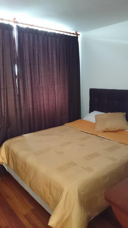 The Quito Guest House With Yellow Balconies For Travellers 客房 照片